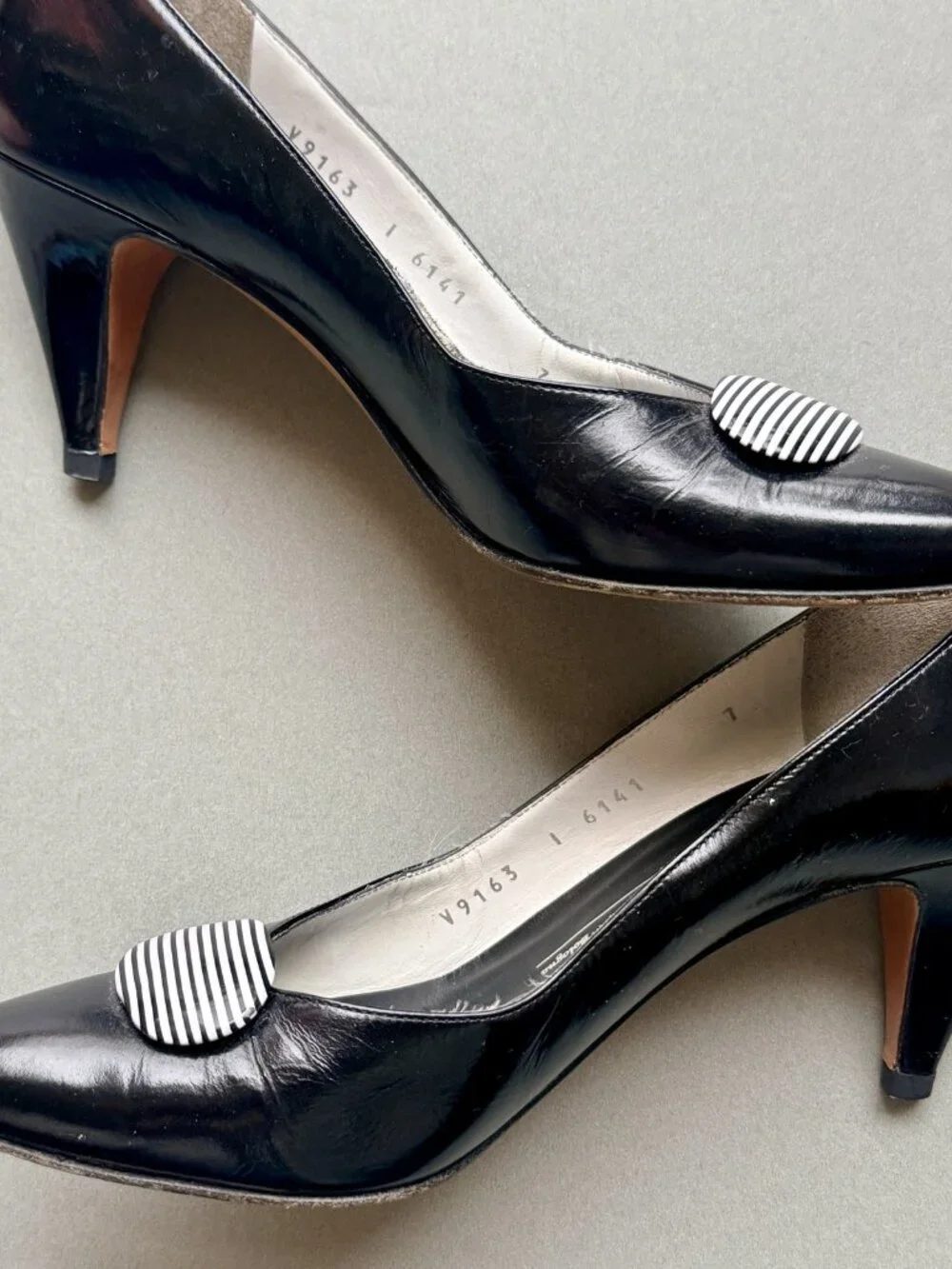 Vintage Bruno Magli Black Leather Striped Button Pointed Toe Pumps Size 7 AAAA